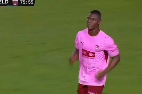 الظهور الأول.. أليو ديانج يشارك في فوز فالنسيا وديا على إلدينزي